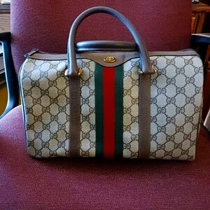 Vintage authentic Gucci 40-02-007